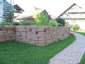 Trockenmauer aus Sandstein